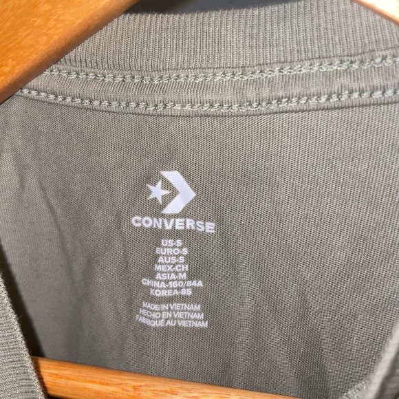 “Be Happy” Converse graphic tshirt - Picture 3 of 3